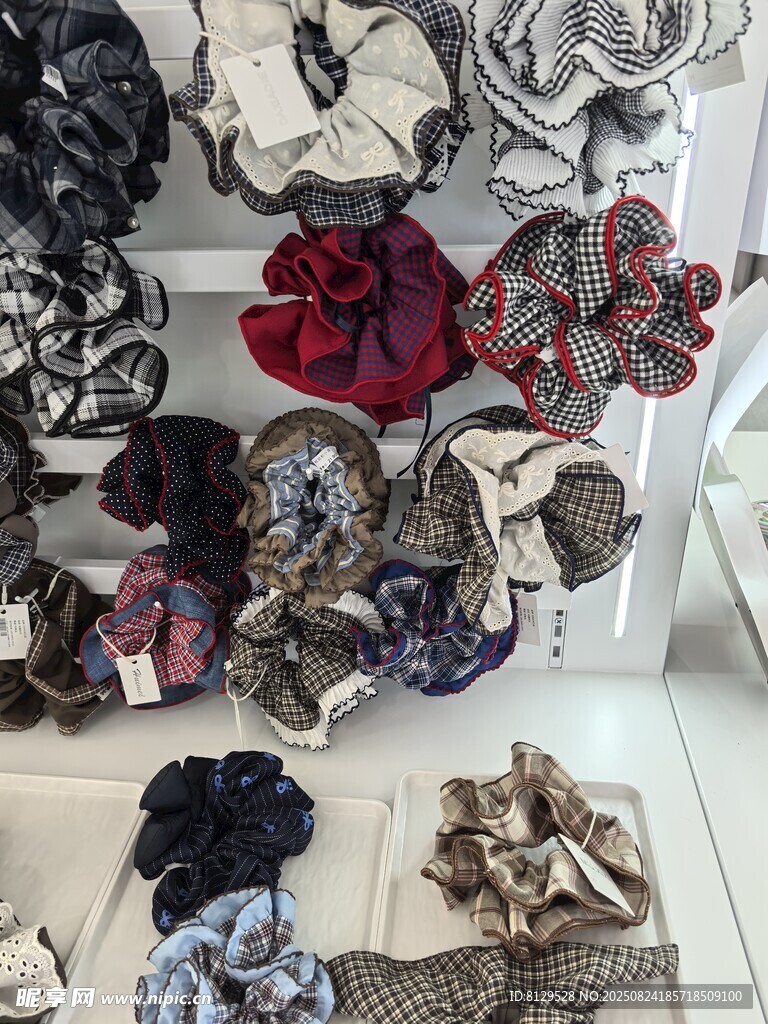 多样精美发饰陈列展示