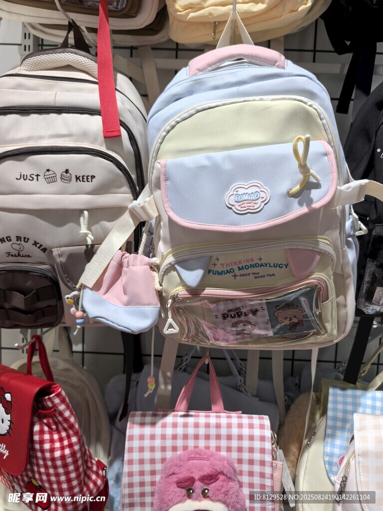 可爱儿童背包陈列展示