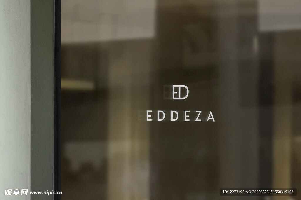 玻璃上的EDEZA标志