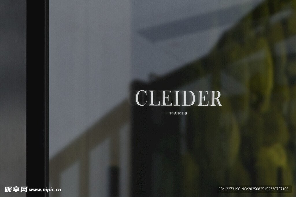 橱窗上的品牌标识CLEIDER