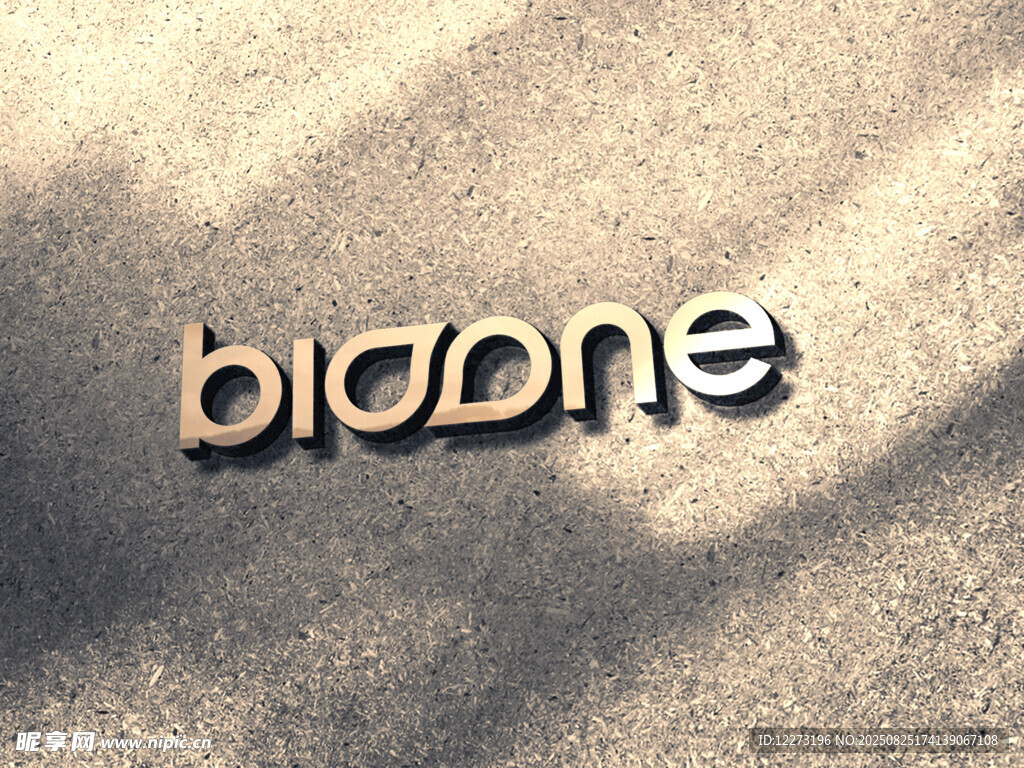 沙滩上的bigone标志