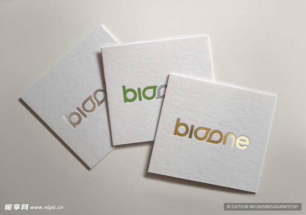 白色背景上的biocore卡片