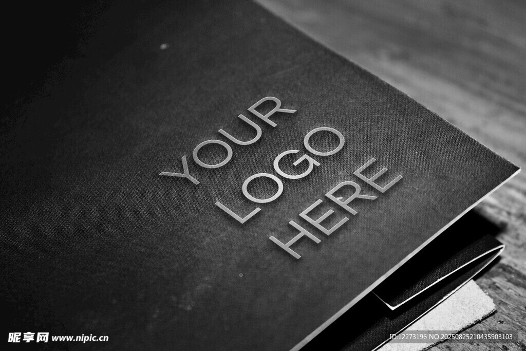 黑色笔记本LOGO展示样机