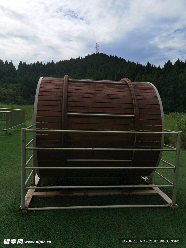户外木质转轮设施