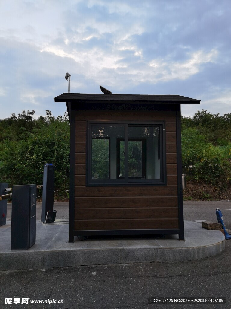 户外木质停车场岗亭