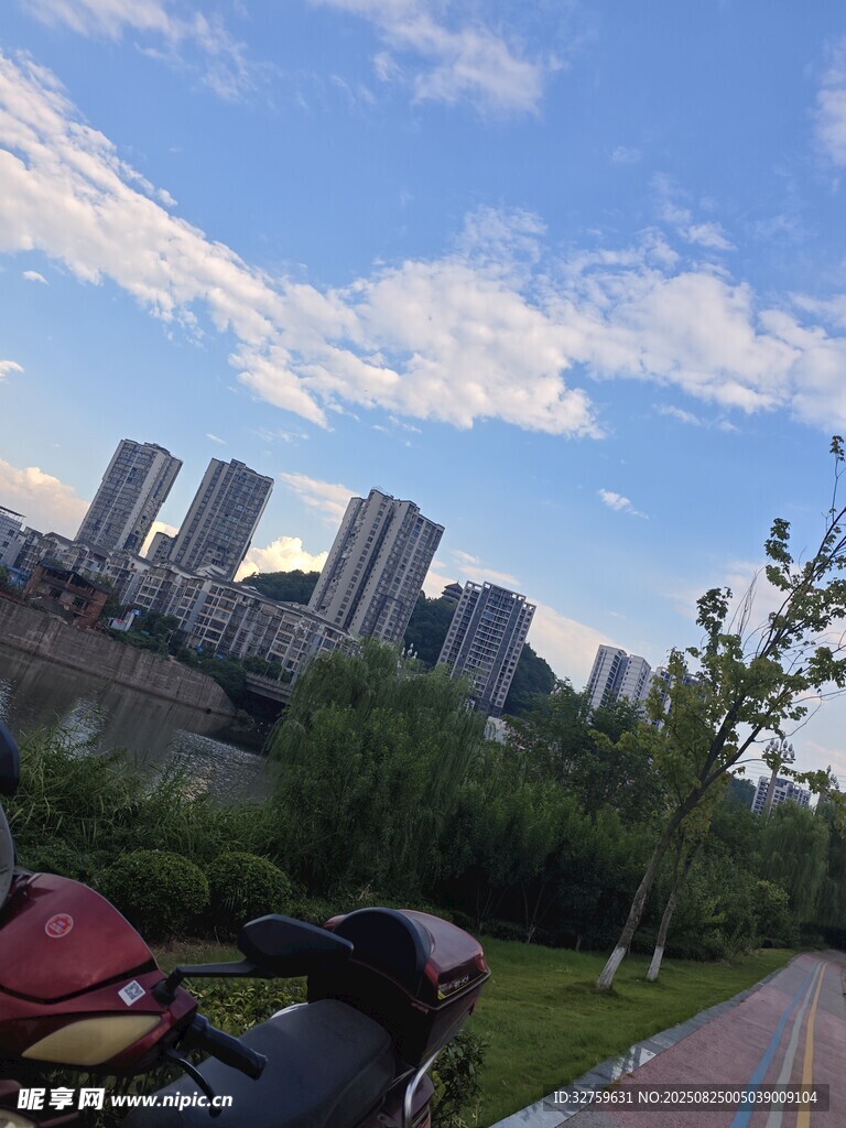 城市河畔风景