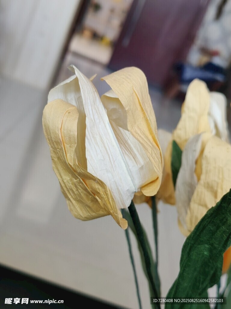 黄色白色折纸马蹄莲摆件