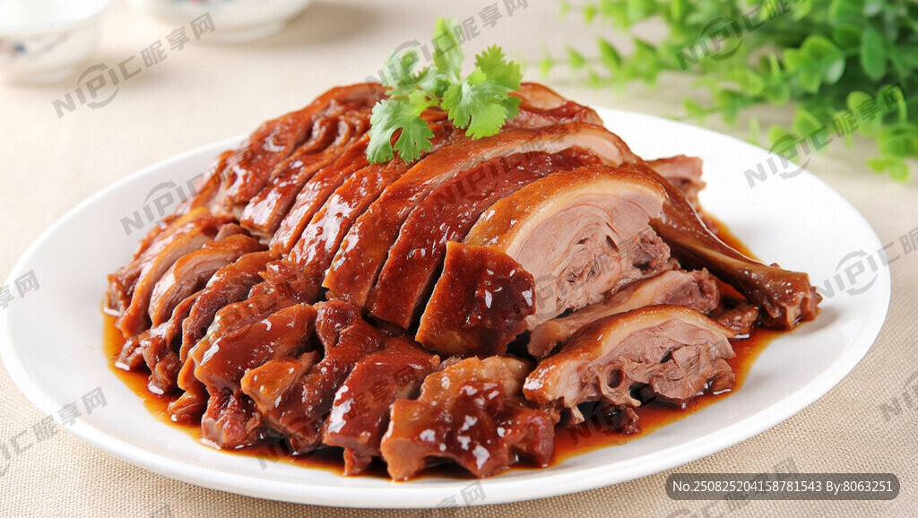 盘子装高清的酱鹅肉