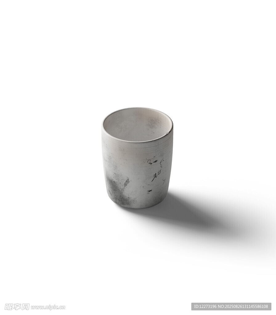简约白色陶瓷杯