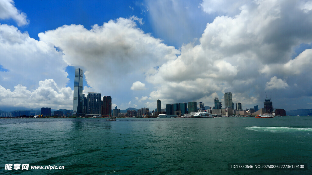 海滨城市壮丽天际线景观