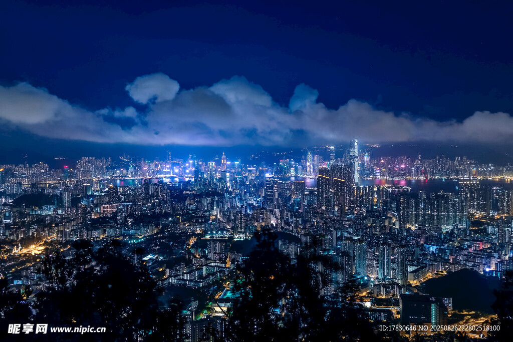 城市璀璨夜景俯瞰图