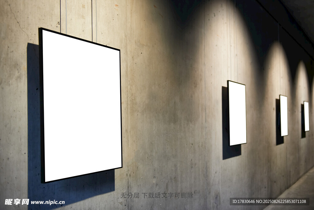 墙面空白画框展示空间