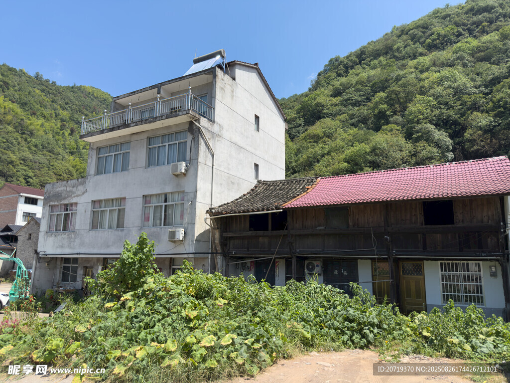 山间村落房屋