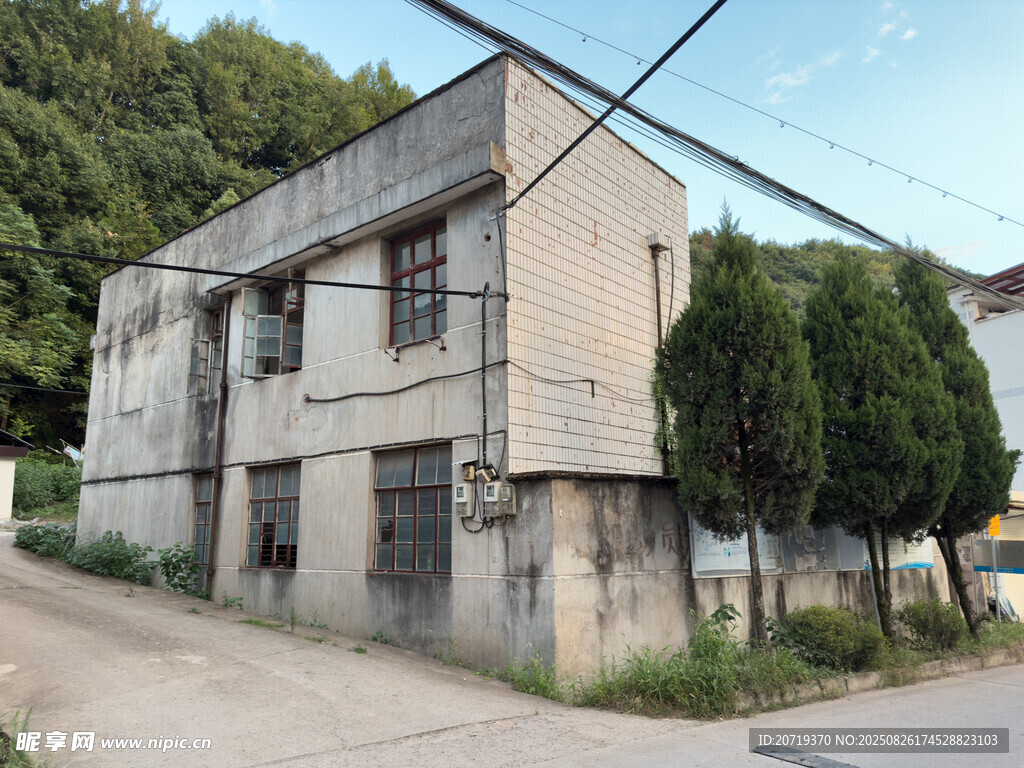 老旧两层建筑