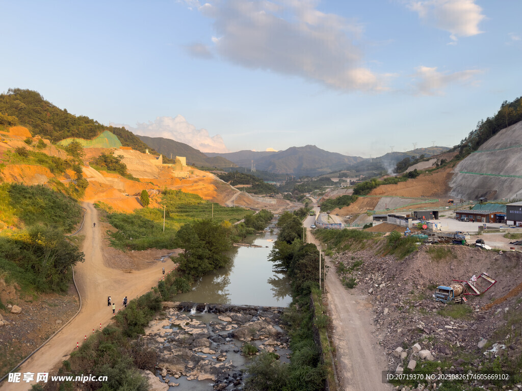 山间河谷风景