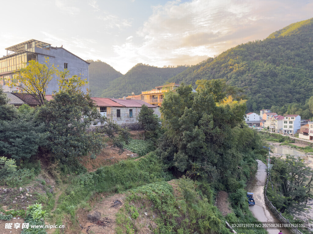 山间村落景致