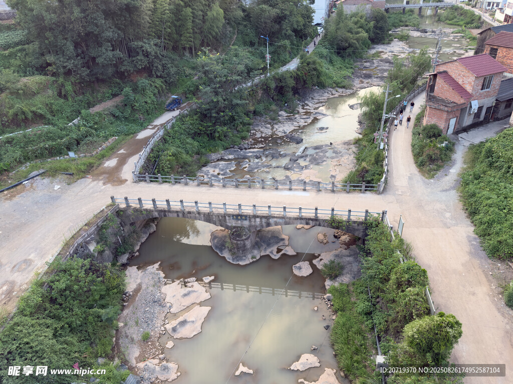 山间小桥流水乡村景致