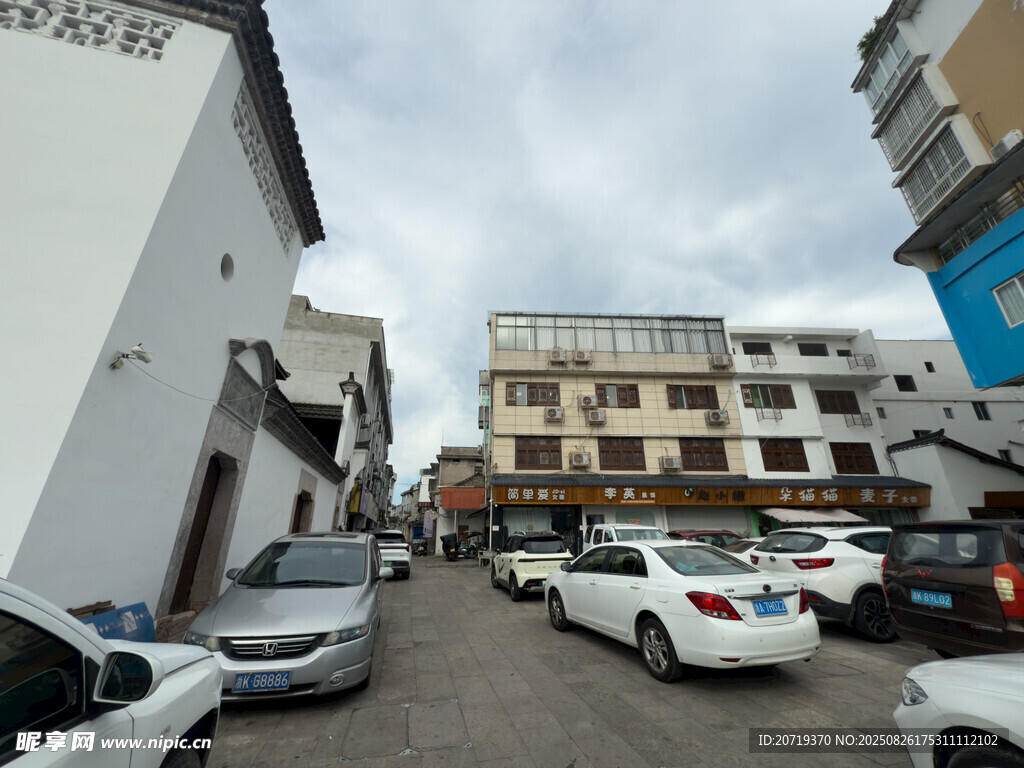 街道停车场景