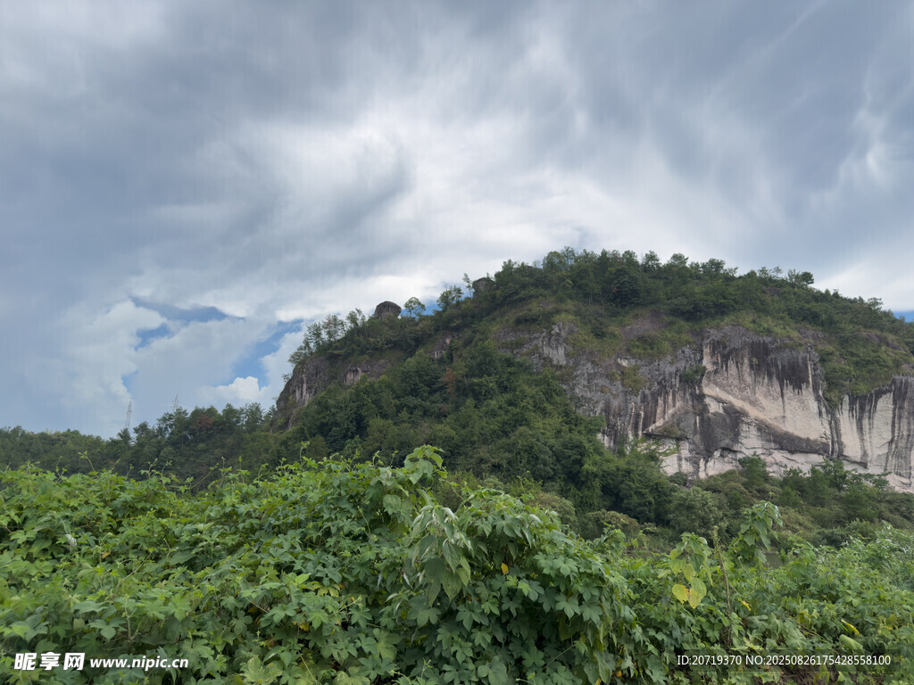 石头山