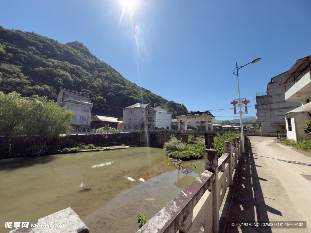 乡村河畔风光景色