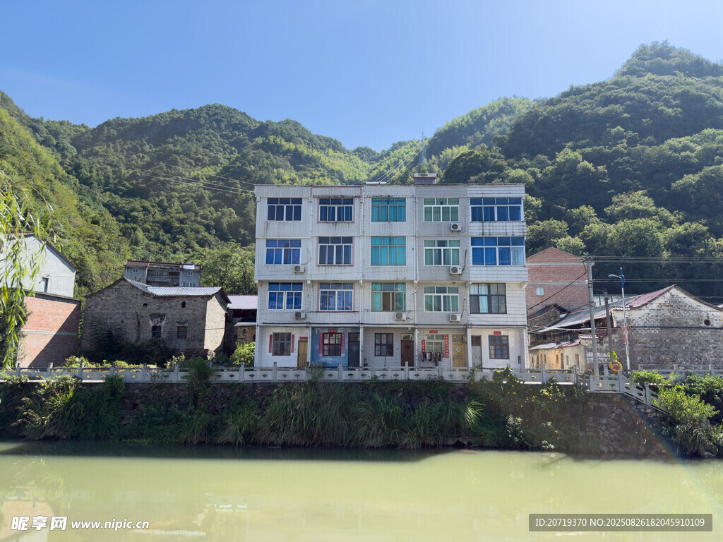 河边建筑