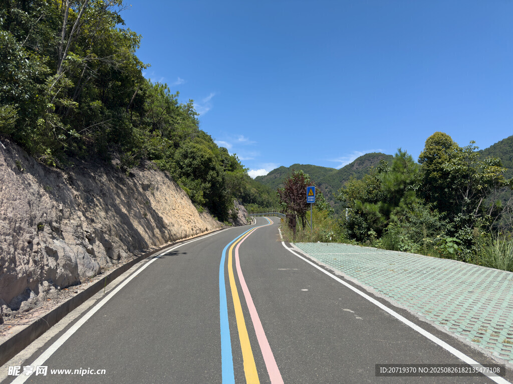 山间公路美景