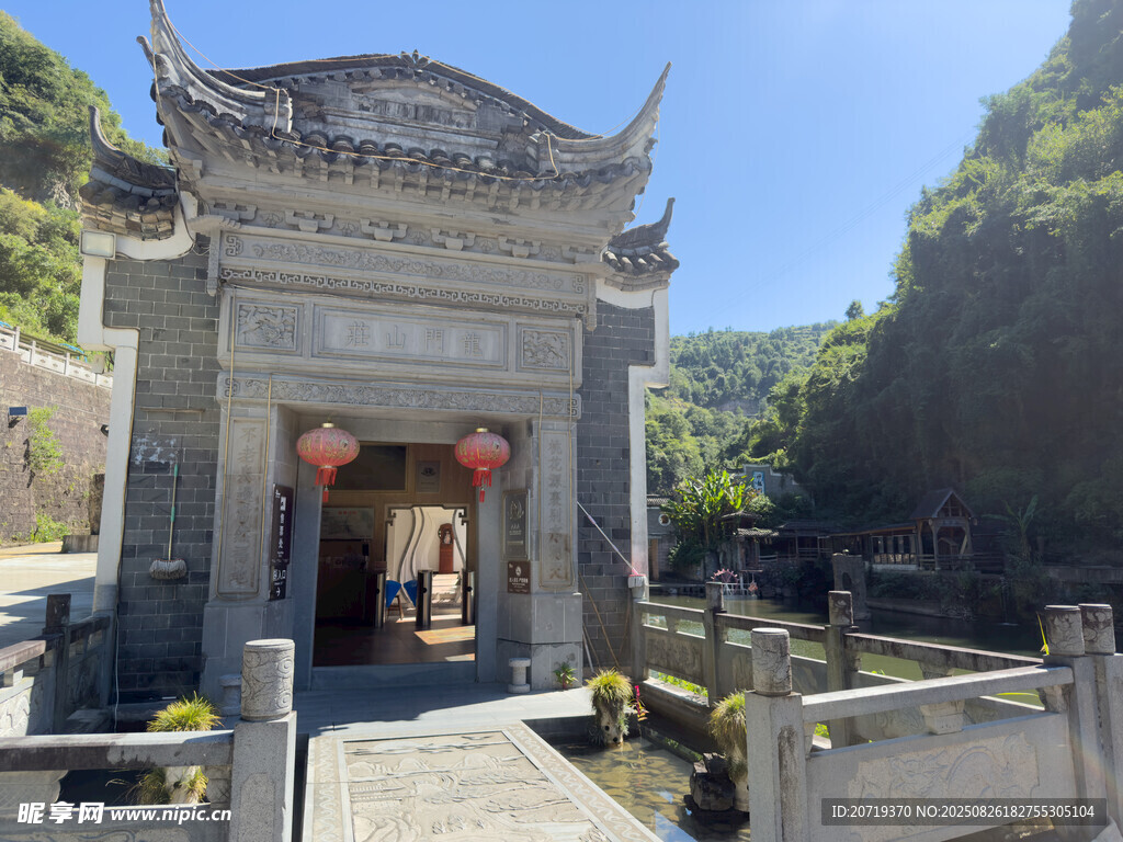 古雅门楼