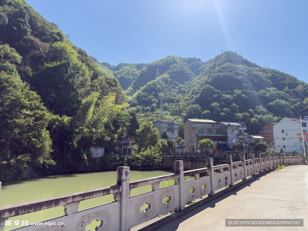河畔栏杆