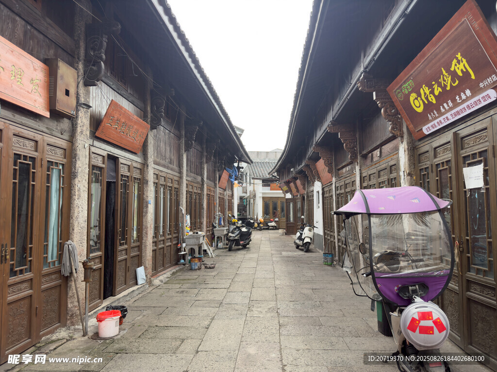 古街小巷的闲适日常