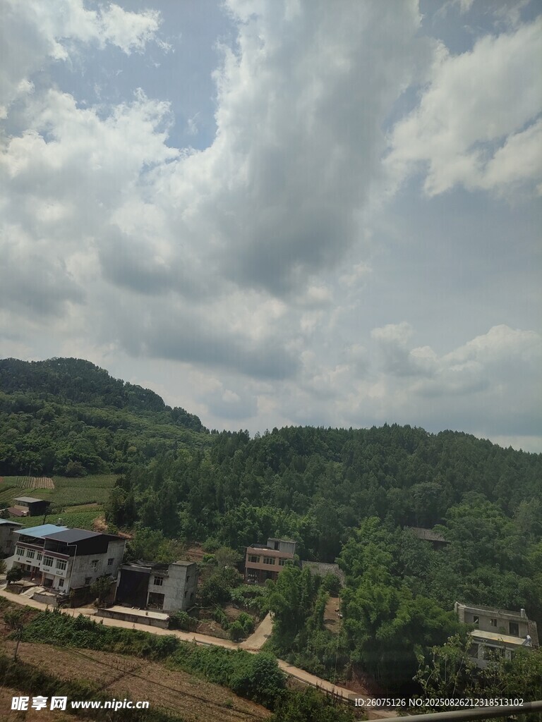山间村落风景