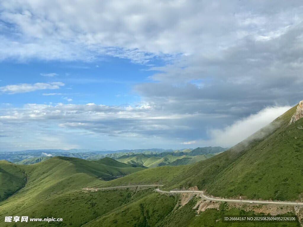 山峦公路美景