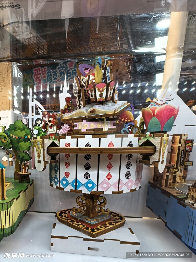 精致多层蛋糕模型展示