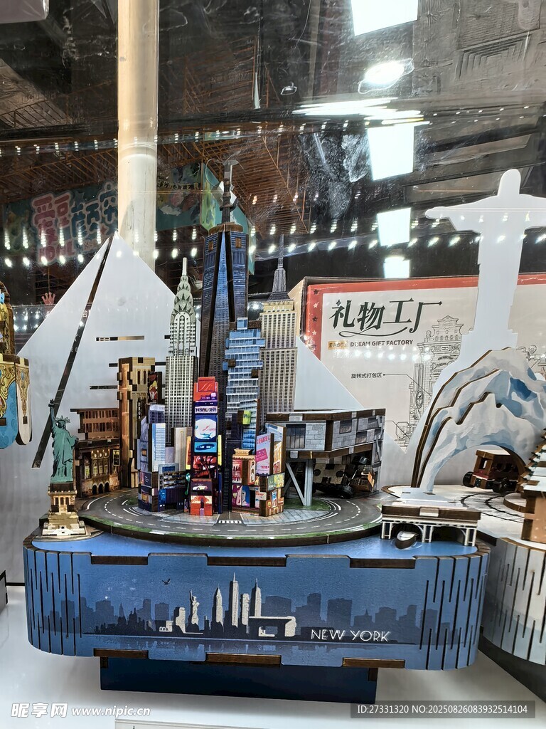 工厂内的大型机械设备