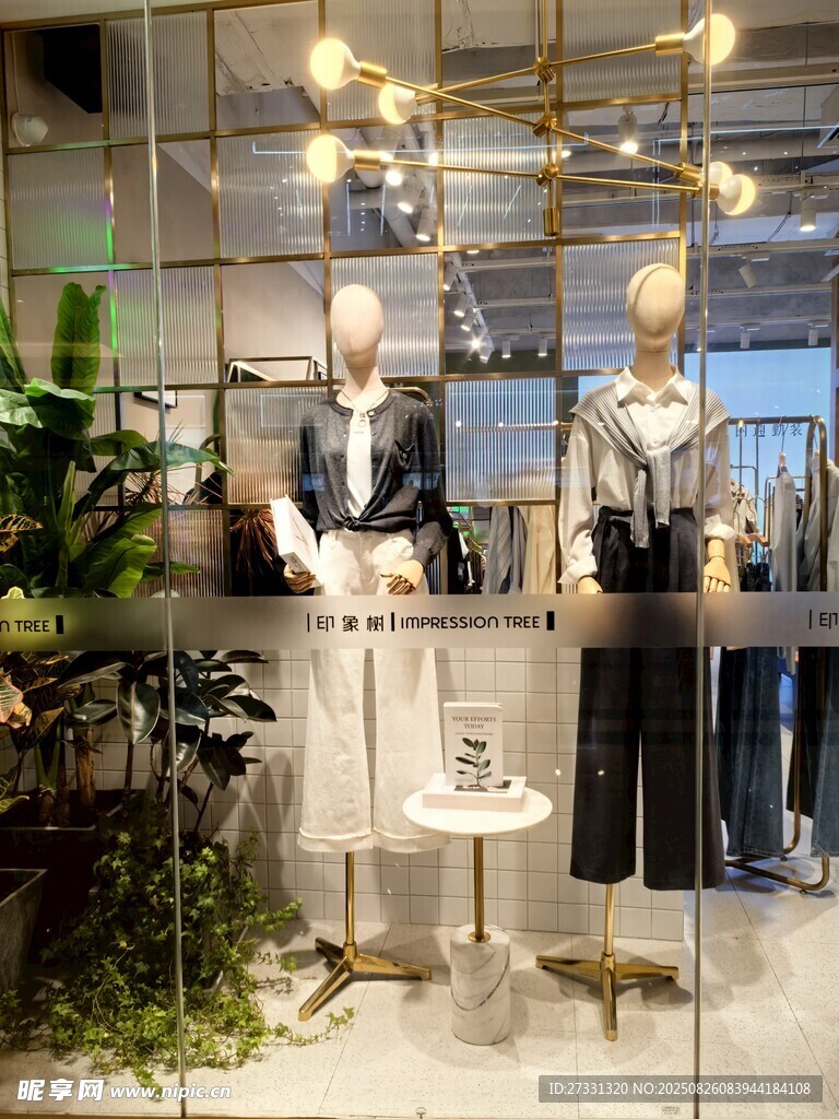 时尚橱窗陈列展示