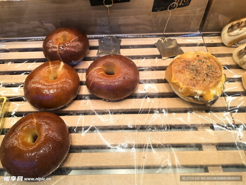烤箱中烤制的美味面包