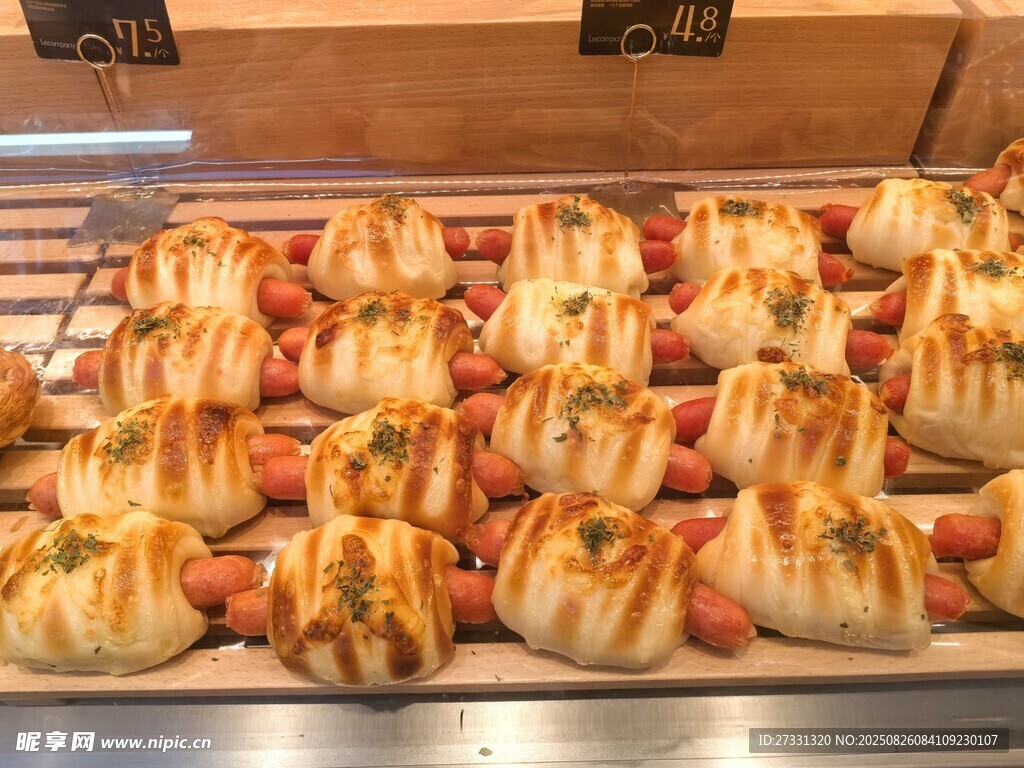 美味烤包子整齐排列