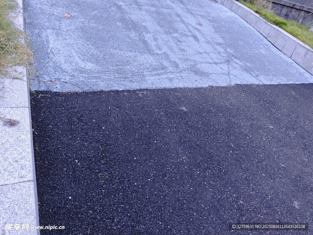 新旧路面对比图