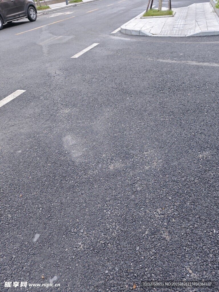 平整的柏油路面