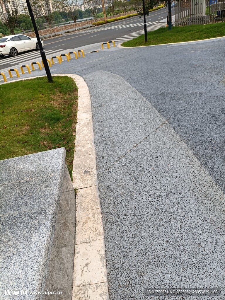 路边人行道与道路景观