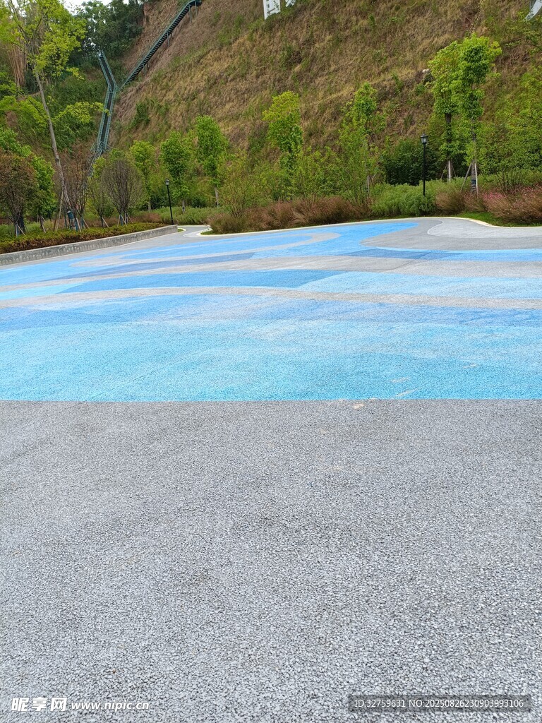 户外蓝色与灰色场地景观