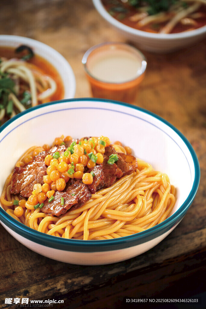 碗豆卤肉面