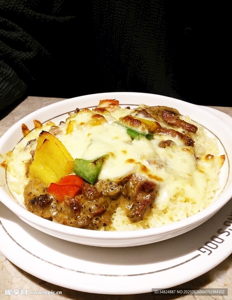 芝士肉酱焗饭美味诱人