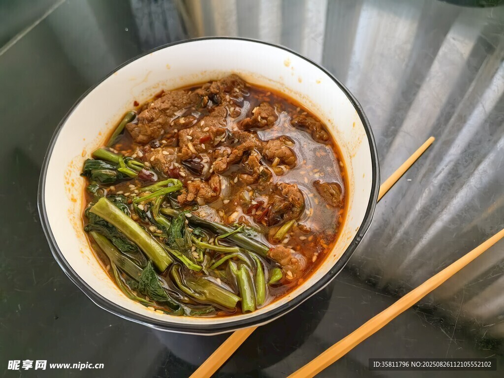 美味空心菜牛肉冒菜