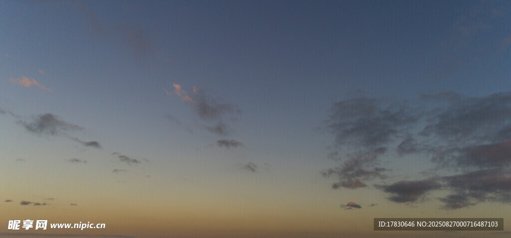黄昏时分的天空美景