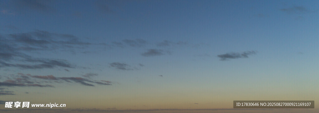 黄昏时分的天空美景