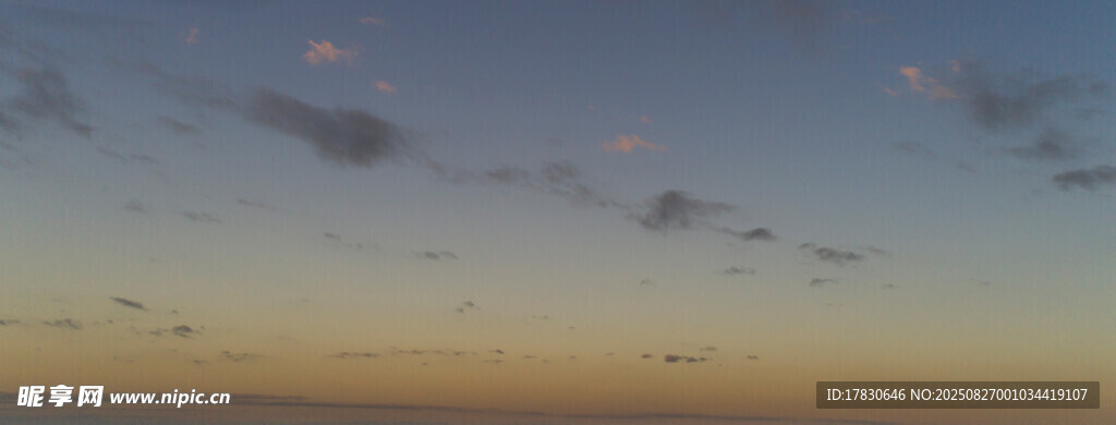 黄昏时分的天空美景
