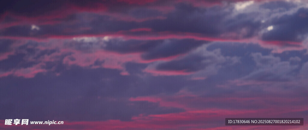 梦幻紫粉交织天空美景