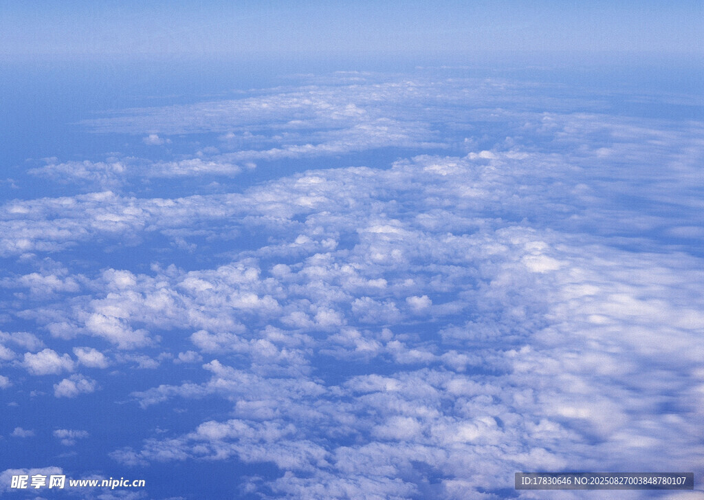 高空俯瞰的云海美景