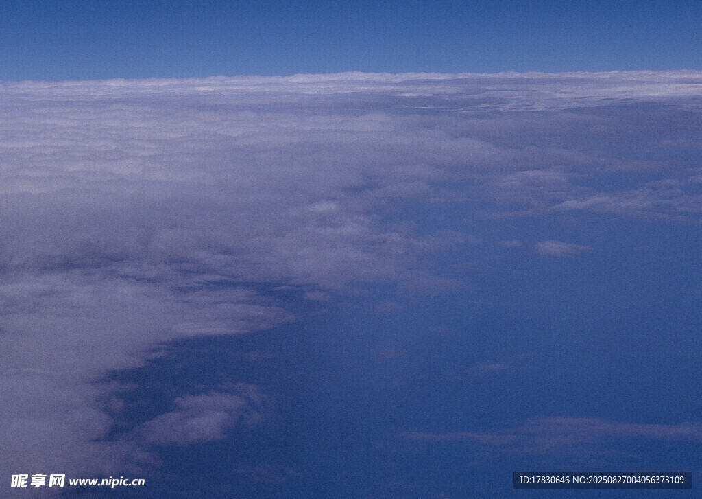 高空俯瞰云海景观