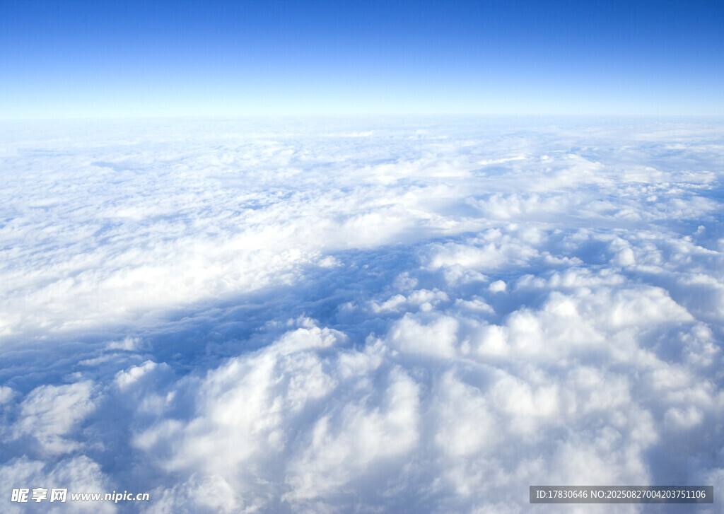 高空俯瞰云海美景
